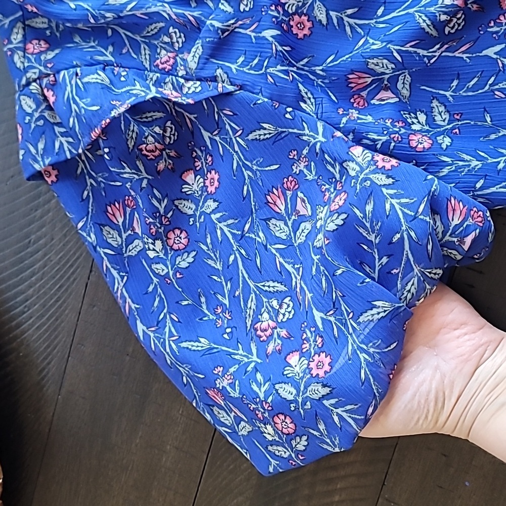 NWT LOFT Floral Ruffle Neck Puff Sleeve Top Cottagecore Blue, size M - Picture 7 of 10